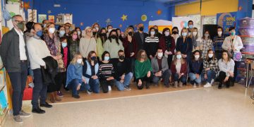 Alumnes de l’escola de Ferreries aprenen ciència i salut amb professionals de l’HTVC