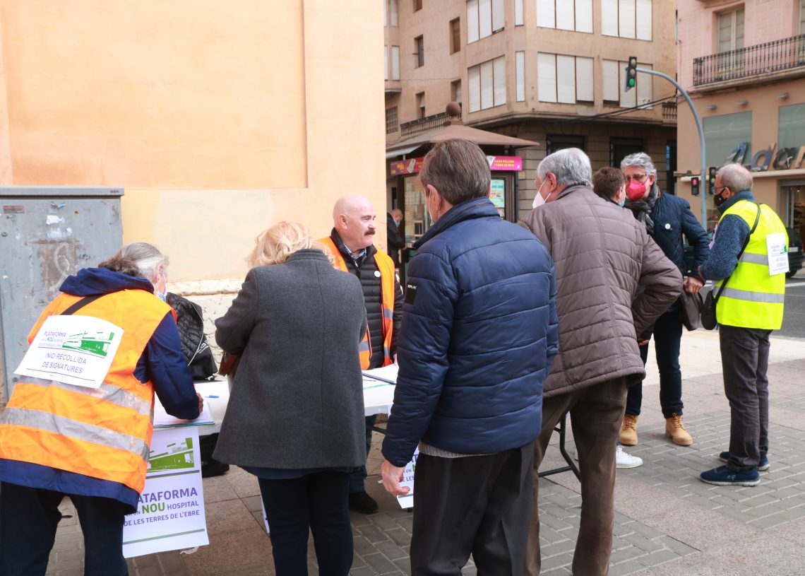 La plataforma recull firmes pel nou hospital a l’Ebre i no descarta mobilitzacions