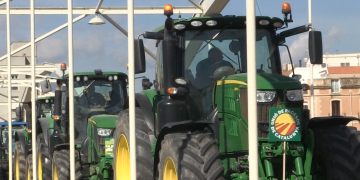 Així ha sigut la tractorada d’UP a Tortosa, amb el lema #LaPagesiaDiuProu