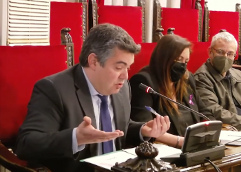 Ciutadans es queda sol al ple de Tortosa en la seua defensa del monument franquista