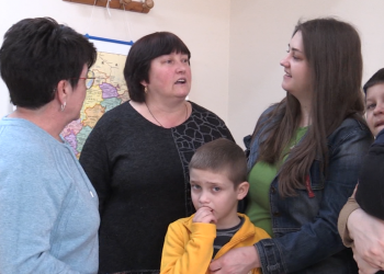 Freginals escolaritza tres xiquets ucraïnesos i espera l’arribada de 10 de refugiats més