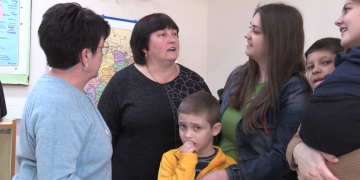 Freginals escolaritza tres xiquets ucraïnesos i espera l’arribada de 10 de refugiats més