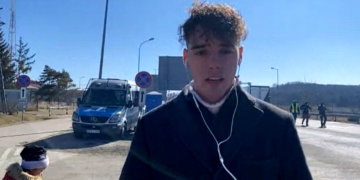 Dani Mayan, un jove politòleg que documenta l’èxode dels refugiats ucraïnesos