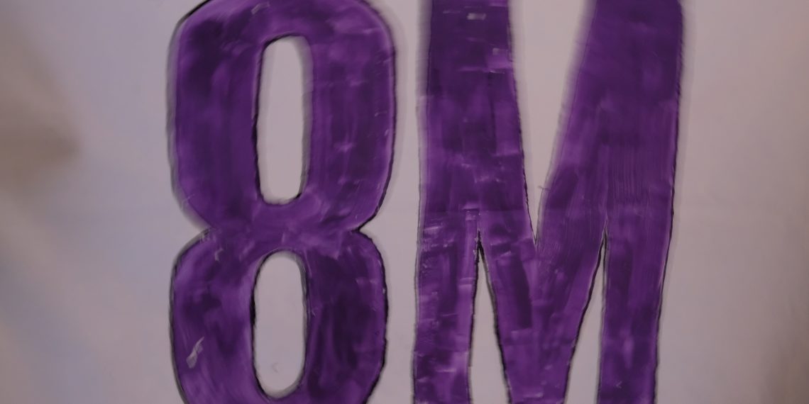 [#Fotogaleria] Feministes Ebrenques tenyeixen Tortosa amb la marxa del 8-M