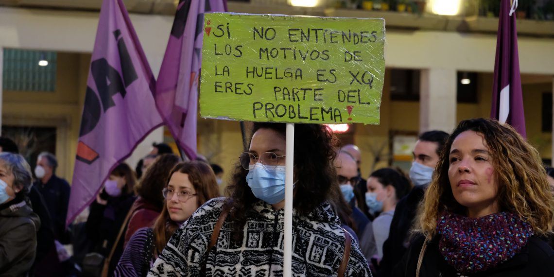 [#Fotogaleria] Feministes Ebrenques tenyeixen Tortosa amb la marxa del 8-M