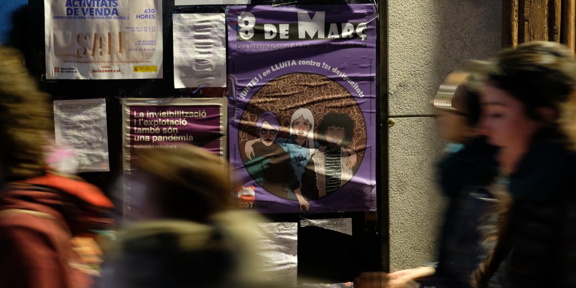 [#Fotogaleria] Feministes Ebrenques tenyeixen Tortosa amb la marxa del 8-M