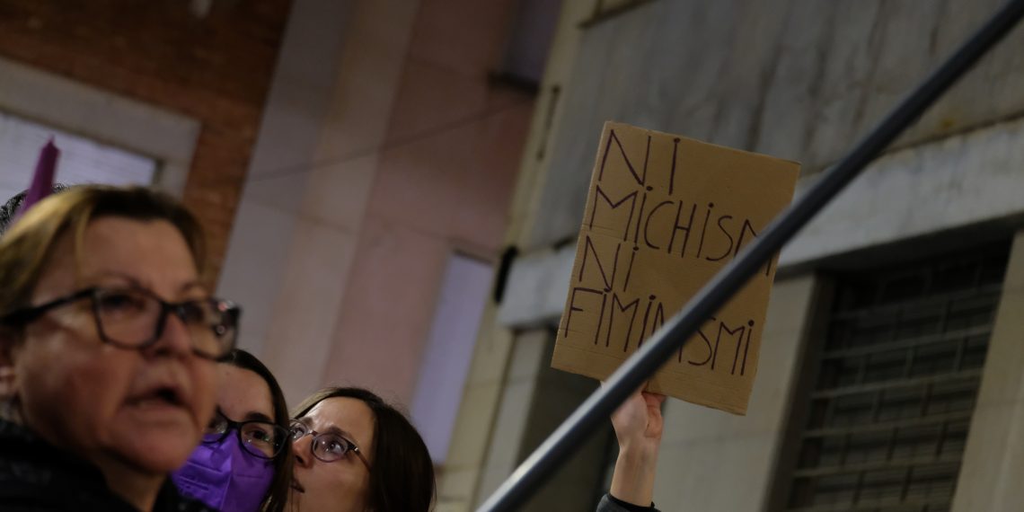 [#Fotogaleria] Feministes Ebrenques tenyeixen Tortosa amb la marxa del 8-M
