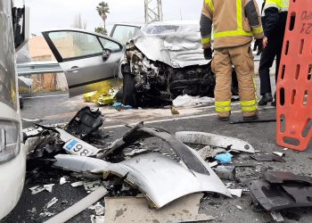 Dos dones de Deltebre moren en un xoc frontal contra un camió a la TV-3454