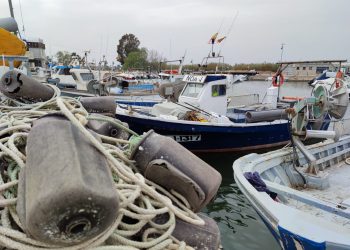Pescadors de Deltebre reclamen el manteniment de la bocana del port fluvial, bloquejat per la sorra