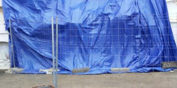 Sis nínxols centenaris del cementiri d’Amposta s’ensorren per les pluges