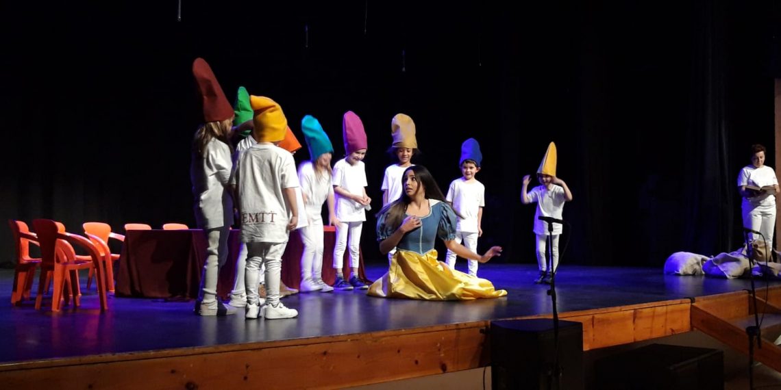 L’emocionant homenatge de l’Escola Municipal de Teatre de Tortosa a Marisa Valls Montesó