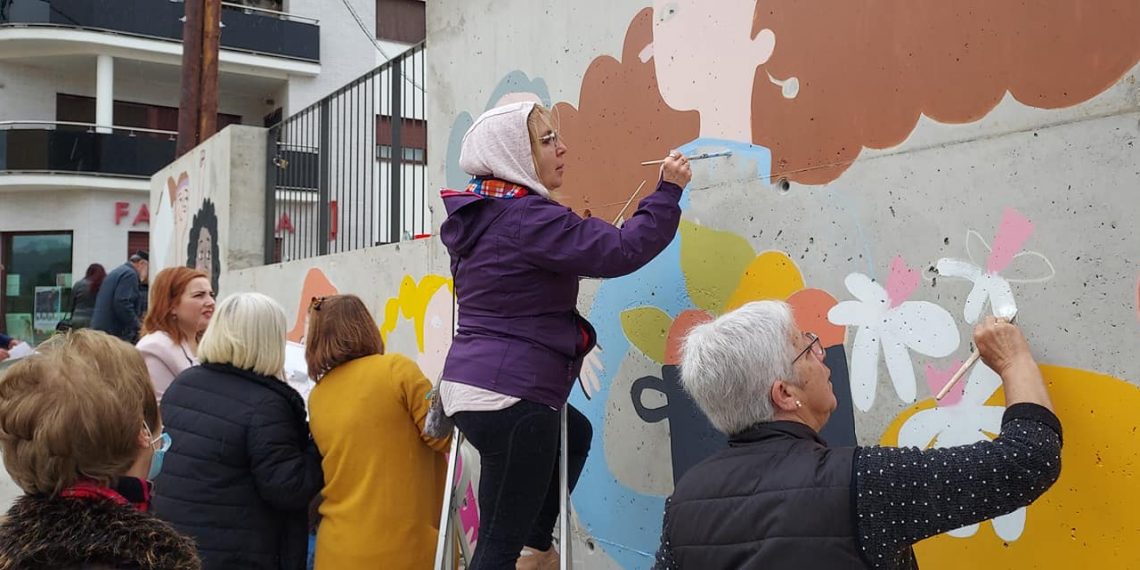Un mural d’Ester Llorens Artiola pintat pel veïnat visibilitza les dones de Benifallet