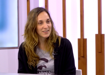 Cinta Farnós, autora de ‘Geosmina’: ‘De vegades, un viatge pot ser una fugida’