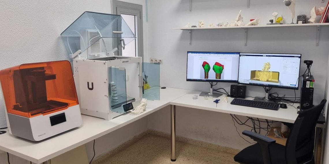 L’hospital de Tortosa simula cirurgies complexes amb el Laboratori 3D Atmosfera