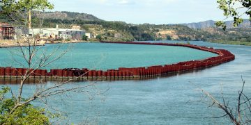 La retirada del recinte de palplanxa del pantà de Flix, pendent de l’Audiència Nacional