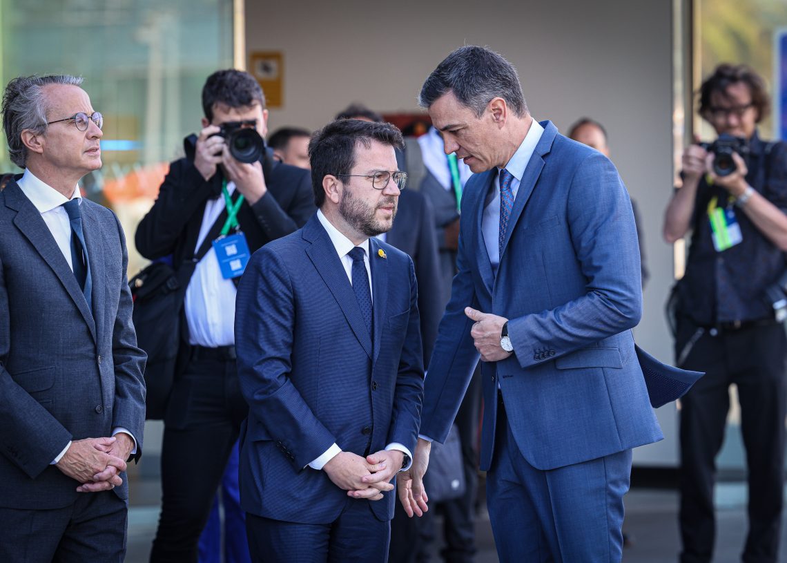 ‘Atado y bien atado’