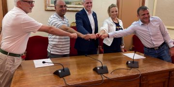 Amposta internalitza la plantilla de la piscina municipal després de tres anys de negociacions