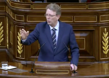 El moment en què Bel s’ha jugat un dinar amb els 154 diputats del PP, Ciutadans i Vox