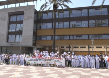 Els treballadors de l’hospital de Jesús endureixen la mobilització per les DPO