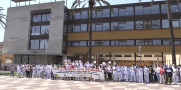 Els treballadors de l’hospital de Jesús endureixen la mobilització per les DPO