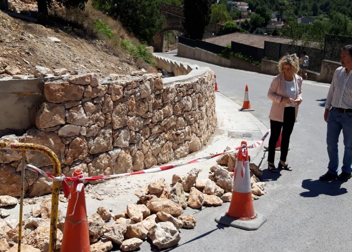 Tortosa arranja amb un mur la pujada al castell de la Suda des del barri de Rastre
