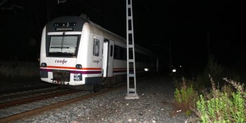 Cinc ferits greus pel xoc d’una locomotora amb un tren de la línia Barcelona-Tortosa a Vila-seca