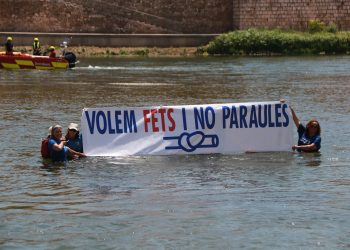 La PDE aprofita la Piraguada en Defensa de l’Ebre per reclamar ‘fets i no paraules’