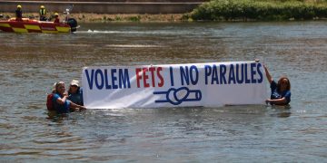La PDE aprofita la Piraguada en Defensa de l’Ebre per reclamar ‘fets i no paraules’