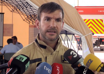 Els Bombers esperen poder estabilitzar l’incendi de Corbera d’Ebre cap al migdia