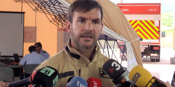 Els Bombers esperen poder estabilitzar l’incendi de Corbera d’Ebre cap al migdia