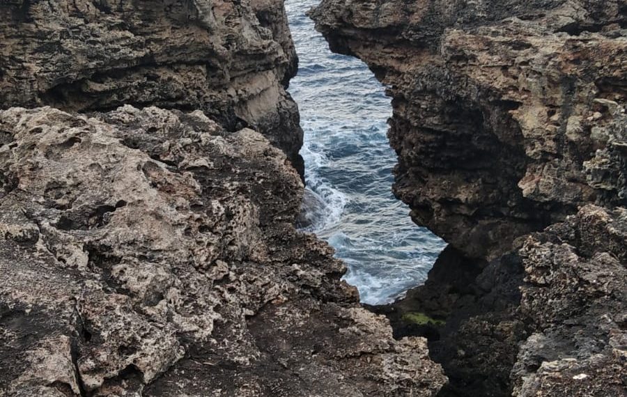 Menorca: cales, penya-segats, aigües turqueses i català salat
