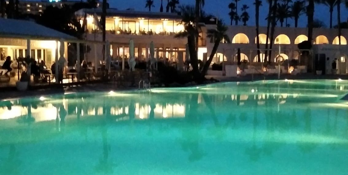 Menorca: cales, penya-segats, aigües turqueses i català salat