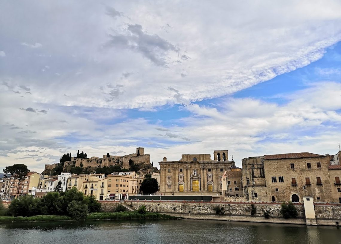 Denuncien que Tortosa no autoritza un acte feminista a la nova plaça de la Catedral