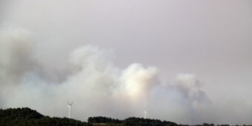Els Bombers estabilitzen el foc de Corbera d’Ebre, que ha afectat unes 300 hectàrees