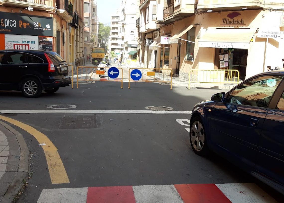 Canvis en el trànsit pel carrer Berenguer IV durant l’agost, per les obres del Cervantes