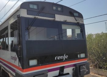 Viatgers emprenyats aturen un tren a l’Aldea perquè l’aire condicionat no funcionava
