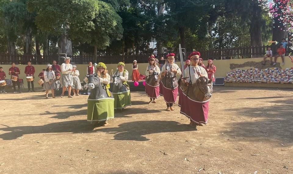 Els Gaiters de l’Aguilot bategen els nous cavallets infantils, que s’estrenaran pel Renaixement