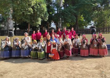 Els Gaiters de l’Aguilot bategen els nous cavallets infantils, que s’estrenaran pel Renaixement
