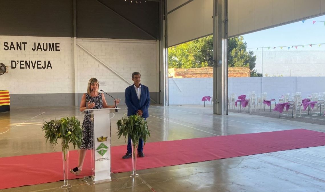 Sant Jaume d’Enveja millora la pista coberta del casal amb la col·laboració de la Diputació