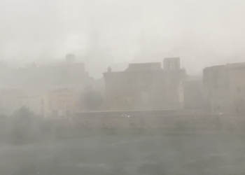 [#VÍDEO] Les espectaculars imatges de la curta però intensa tempesta sobre Tortosa