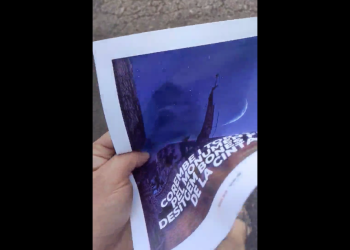 Esgarren l’anunci del monument franquista i el llancen al contenidor blau