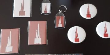 El Corembe contraataca i apel·la a la llibertat d’expressió per defensar el seu anunci amb el monument franquista