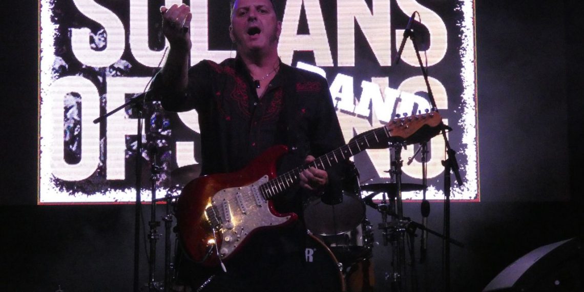 Sultans of Swing Band homenatgen els Dire Straits a Tortosa