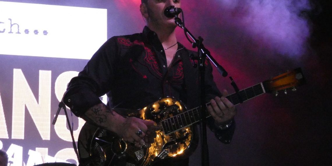 Sultans of Swing Band homenatgen els Dire Straits a Tortosa