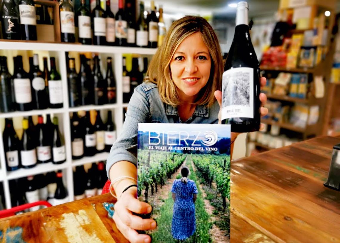 La periodista Maite Ruiz presenta el seu llibre sobre vins a Santa Bàrbara i Tortosa