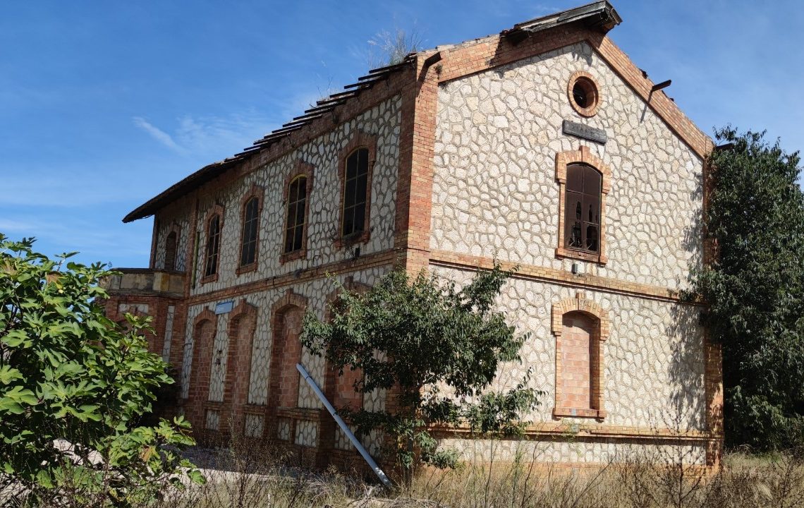 Mianes: l’estació ferroviària número 12 de Tortosa