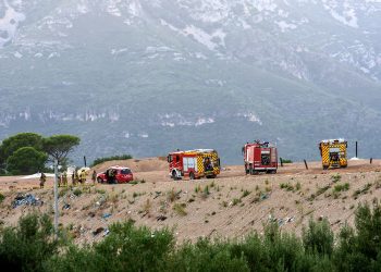 Els Bombers donen per controlat l’incendi de l’abocador del Mas de Barberans