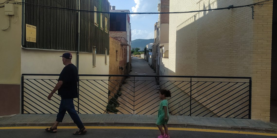 [#Fotogaleria] Les Cases d’Alcanar: la mateixa foto, un any després dels aiguats