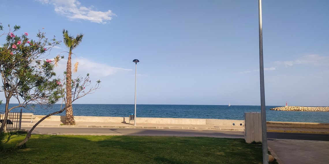 [#Fotogaleria] Les Cases d’Alcanar: la mateixa foto, un any després dels aiguats