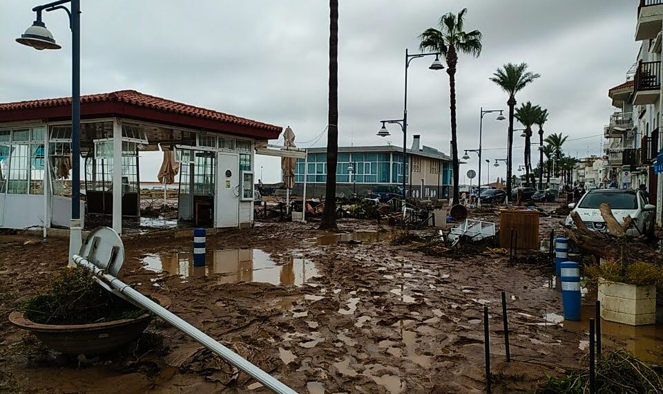 [#Fotogaleria] Les Cases d’Alcanar: la mateixa foto, un any després dels aiguats